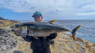 小笠原諸島・母島の一級磯でビッグフィッシュと激闘